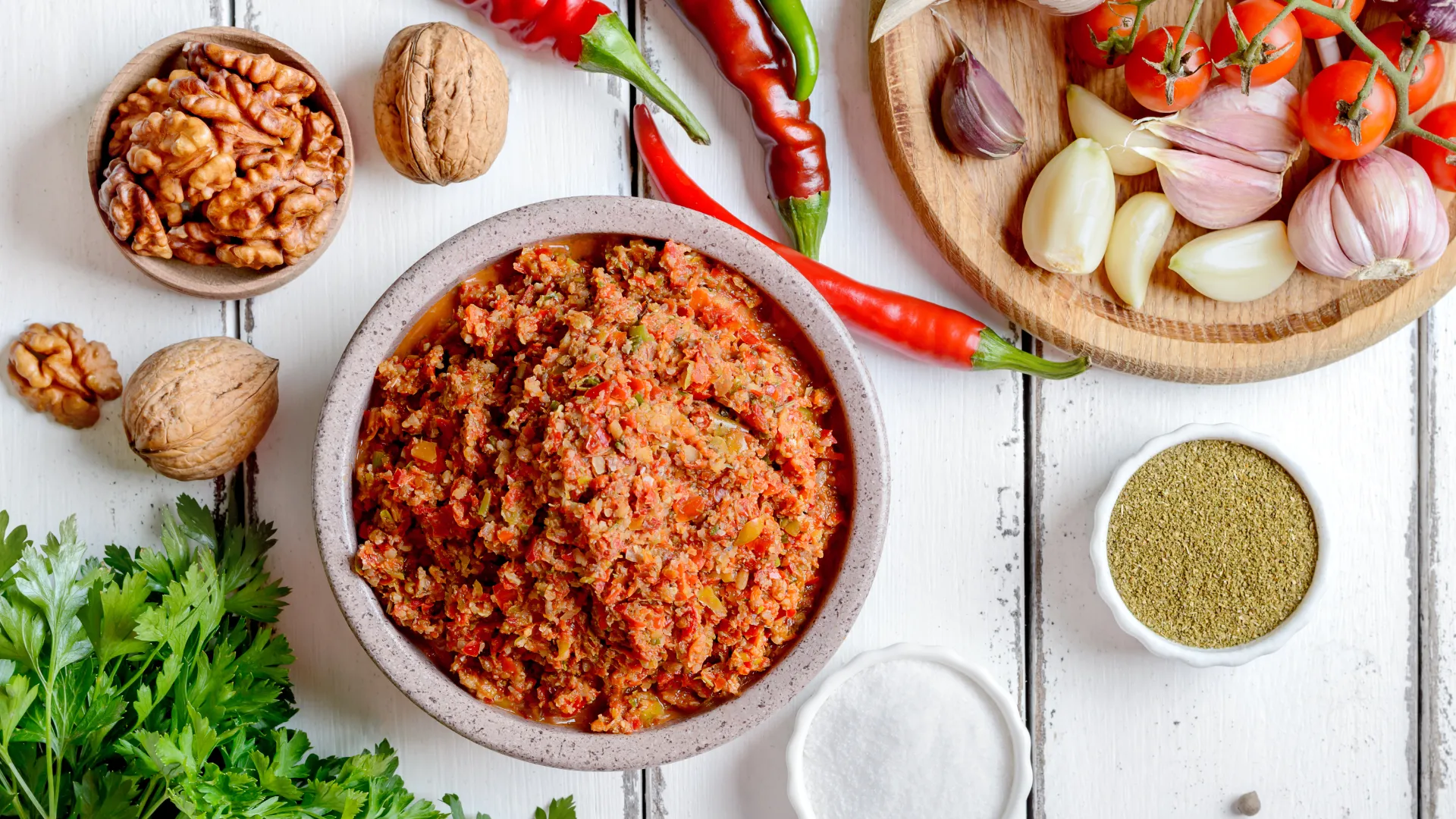 Adzjika met noten: deel mijn zelfgemaakte recept voor een pittige Georgische saus