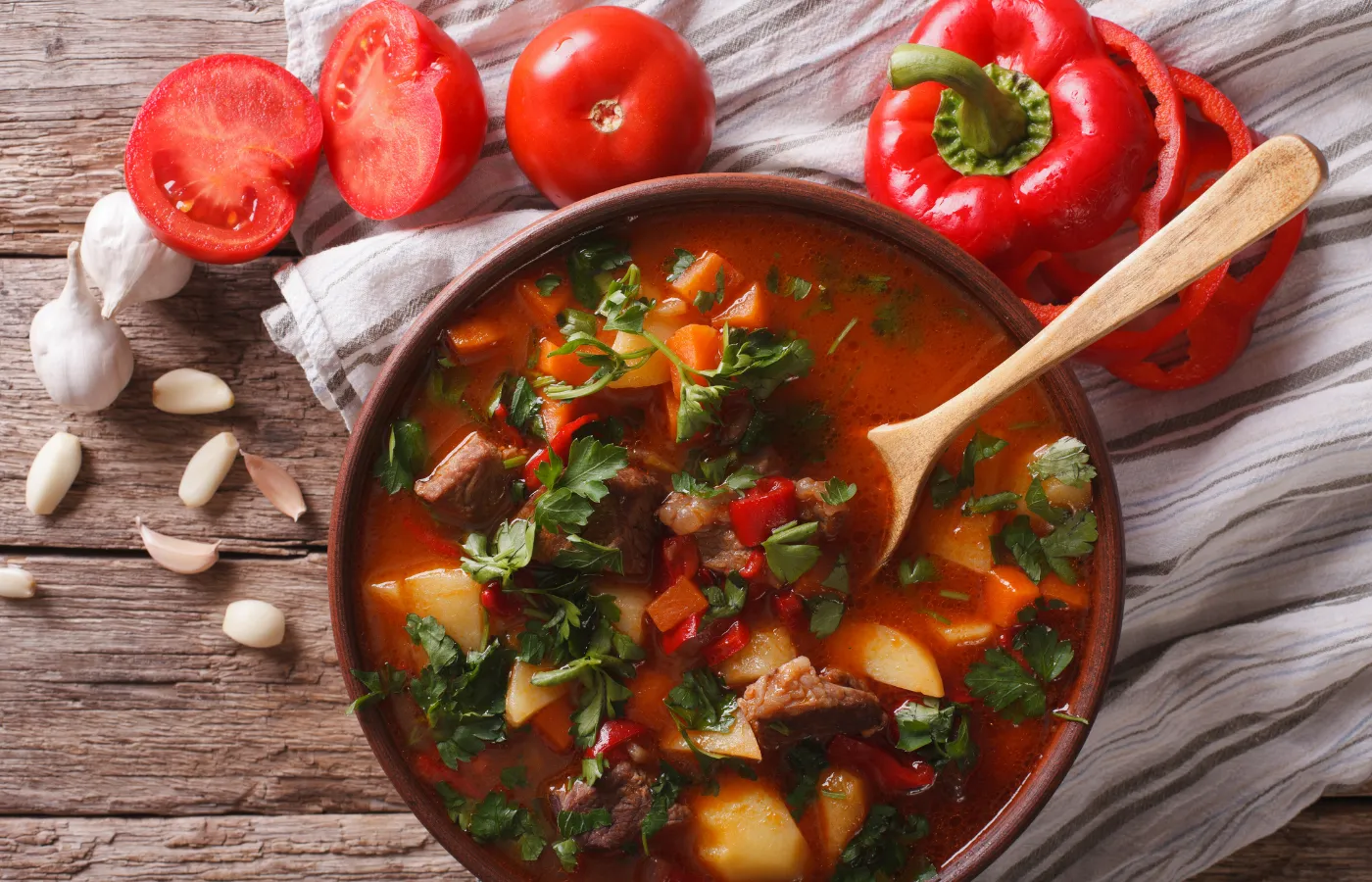 Bograch met rundvlees en paprika. Hoe je thuis traditionele Hongaarse soep maakt