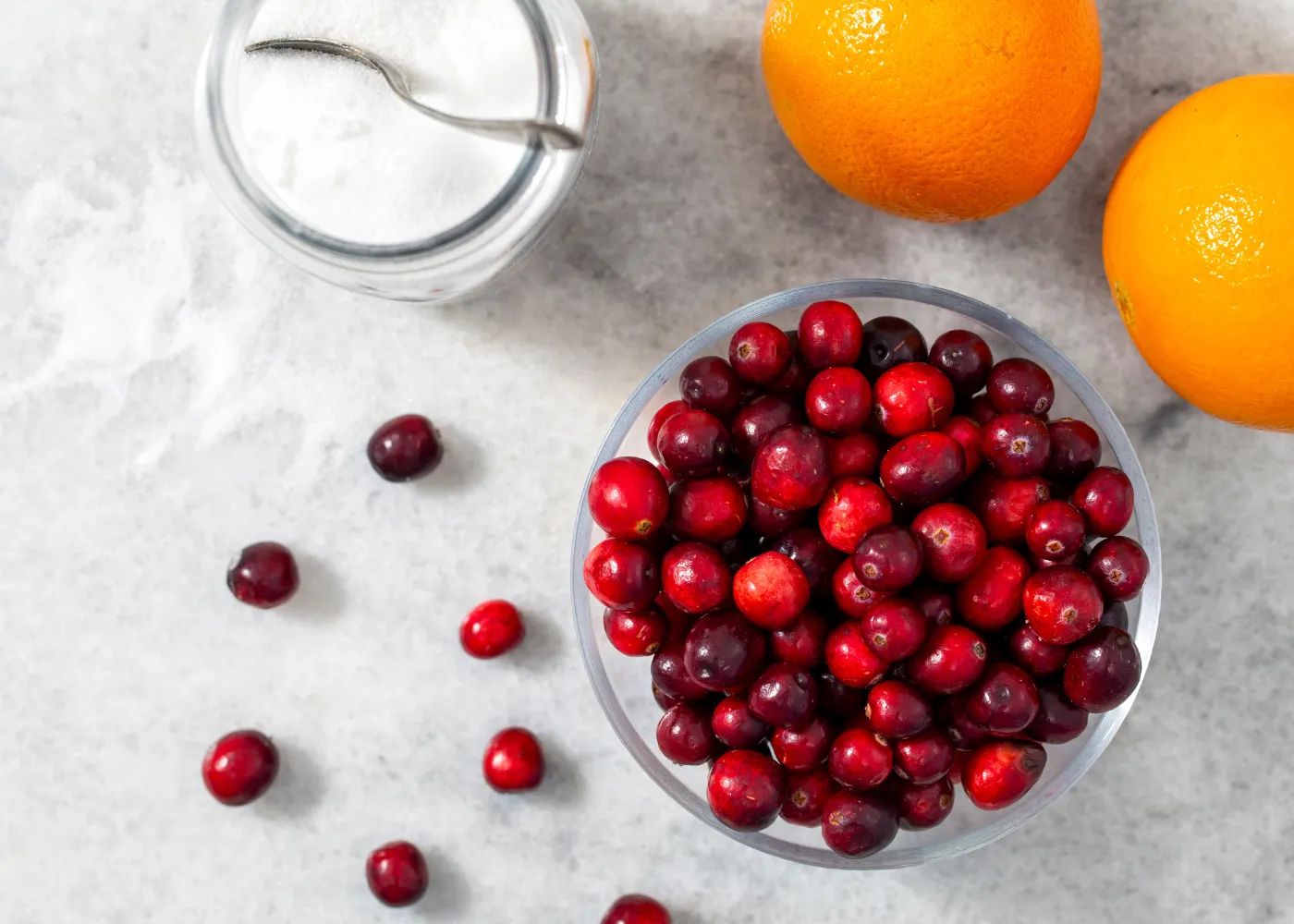 De grote hit van het feestseizoen is gebakken gekruide cranberrysaus. Je kunt het bij alles en altijd eten