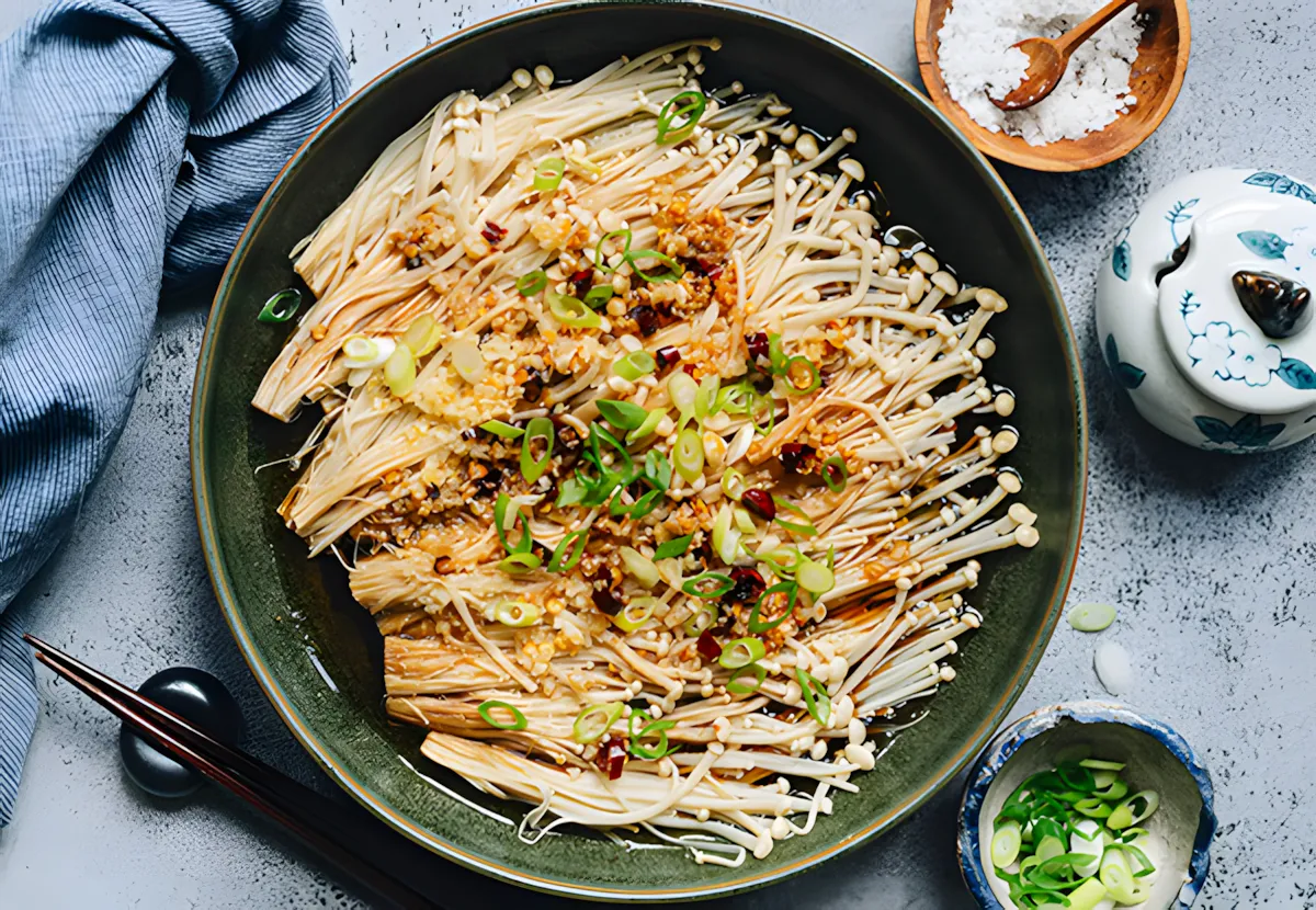 Gestoomde Enoki paddenstoelen: een lekker en gezond gerecht in een paar minuten