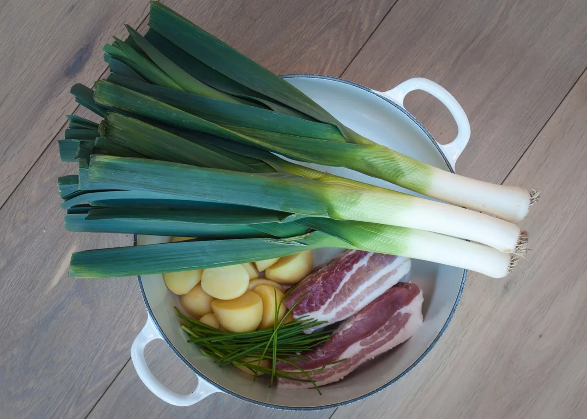 Heerlijke aardappelsoep met prei: een eenvoudig recept voor je herfstmenu