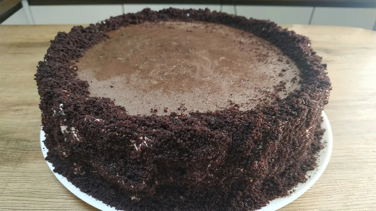 Heerlijke chocoladetaart: de cake wordt luchtig, zacht en vochtig (hoeft niet te weken, ik deel het recept)