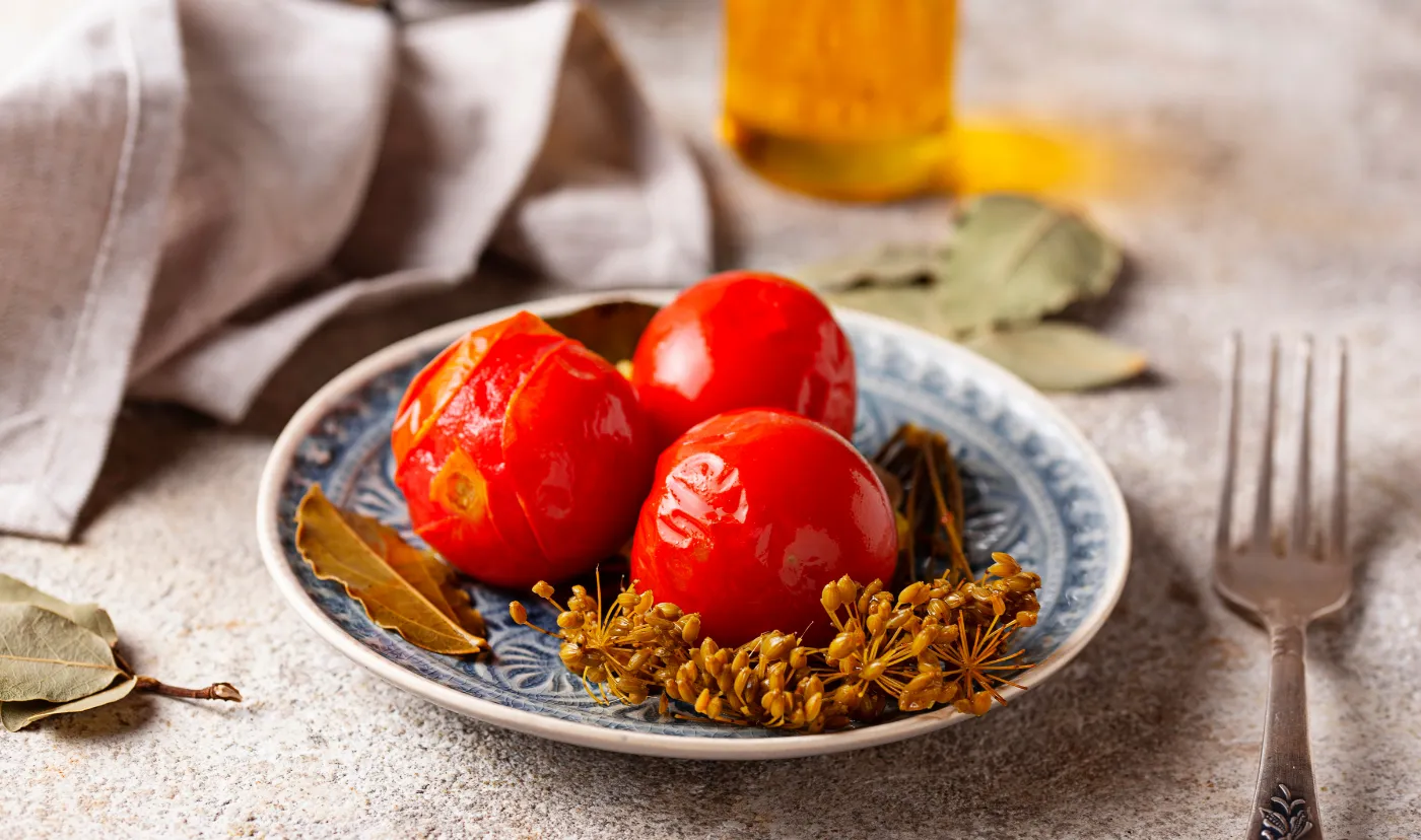 Hoe je thuis krachtige vattomaten kunt koken - eenvoudig en smakelijk