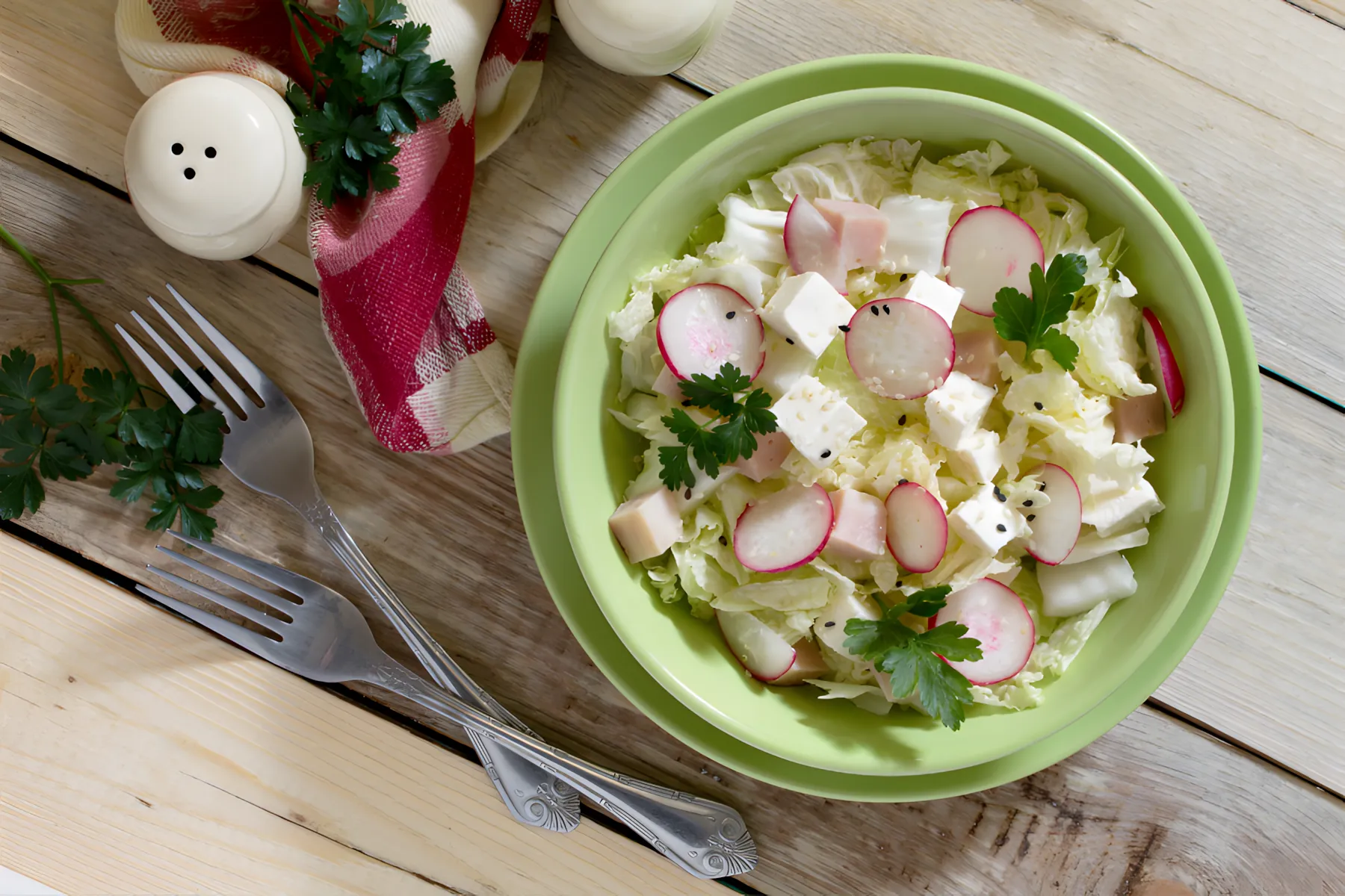 Hoe lekker het is, we zouden er zelf nooit opgekomen zijn om deze producten te combineren. Dat is wat ik hoor over de Lente Kip Paassalade.