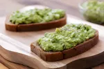 Deze groene spread op brood is niet alleen lekker, maar ook nuttig. Hier zijn 2 recepten om in 5 minuten te koken