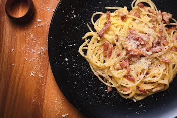 3 populairste Italiaanse pastarecepten. Een stevige lunch bereiden in het Italiaans