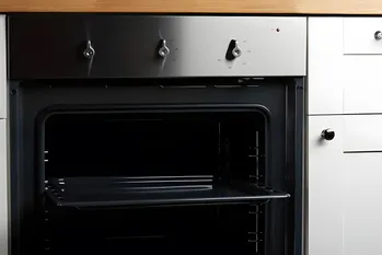 Hoe je een oven schoon te maken: een snelle en betrouwbare truc