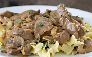 Hoe lever Stroganov-stijl koken? Gedetailleerd eenvoudig recept en handige kooktips