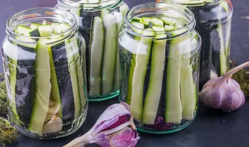 Ik maak veel potjes, maar alles wordt voor het nieuwe jaar opgegeten. Een eenvoudig recept voor heerlijke ingelegde courgette voor de winter