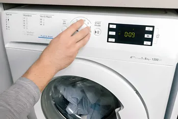 Is de wasmachine "liegen": waarom de was langer duurt dan de timer belooft