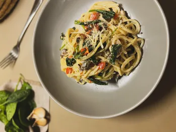 Pasta met kip en paprika in romige saus