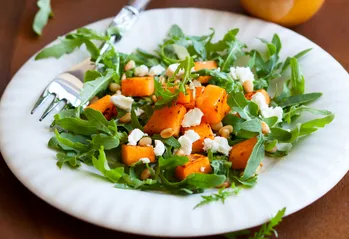 Salade “Autumn Delight” met gebakken pompoen: ongelooflijk lekker, helder en licht