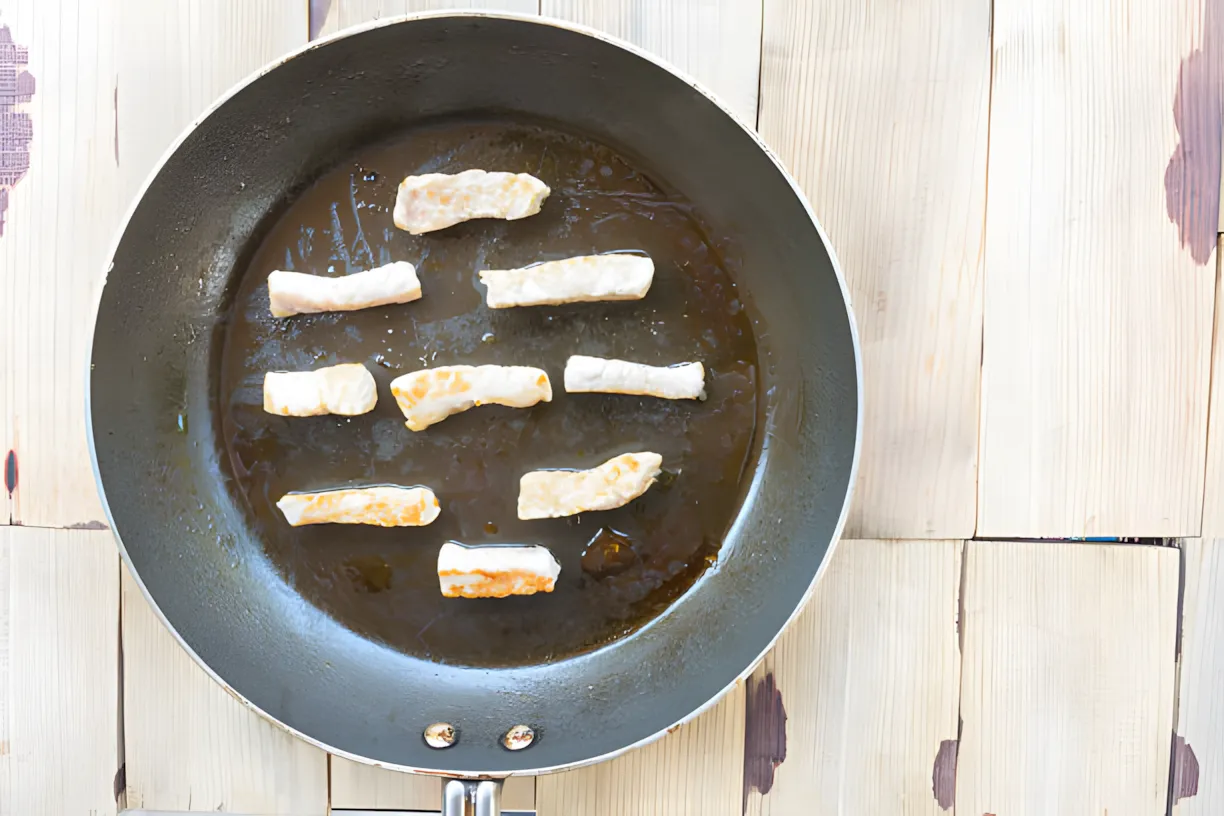 Wat te doen als voedsel begint te plakken aan de pan? Je hebt maar 3 natuurlijke ingrediënten nodig.